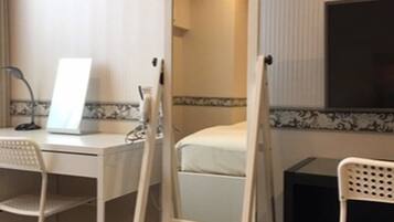 Deluxe Semi-double Room2, Non Smoking | Desk, free WiFi