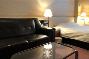 Desk, free WiFi - BUSINESS HOTEL La Firenze (Tokyo)