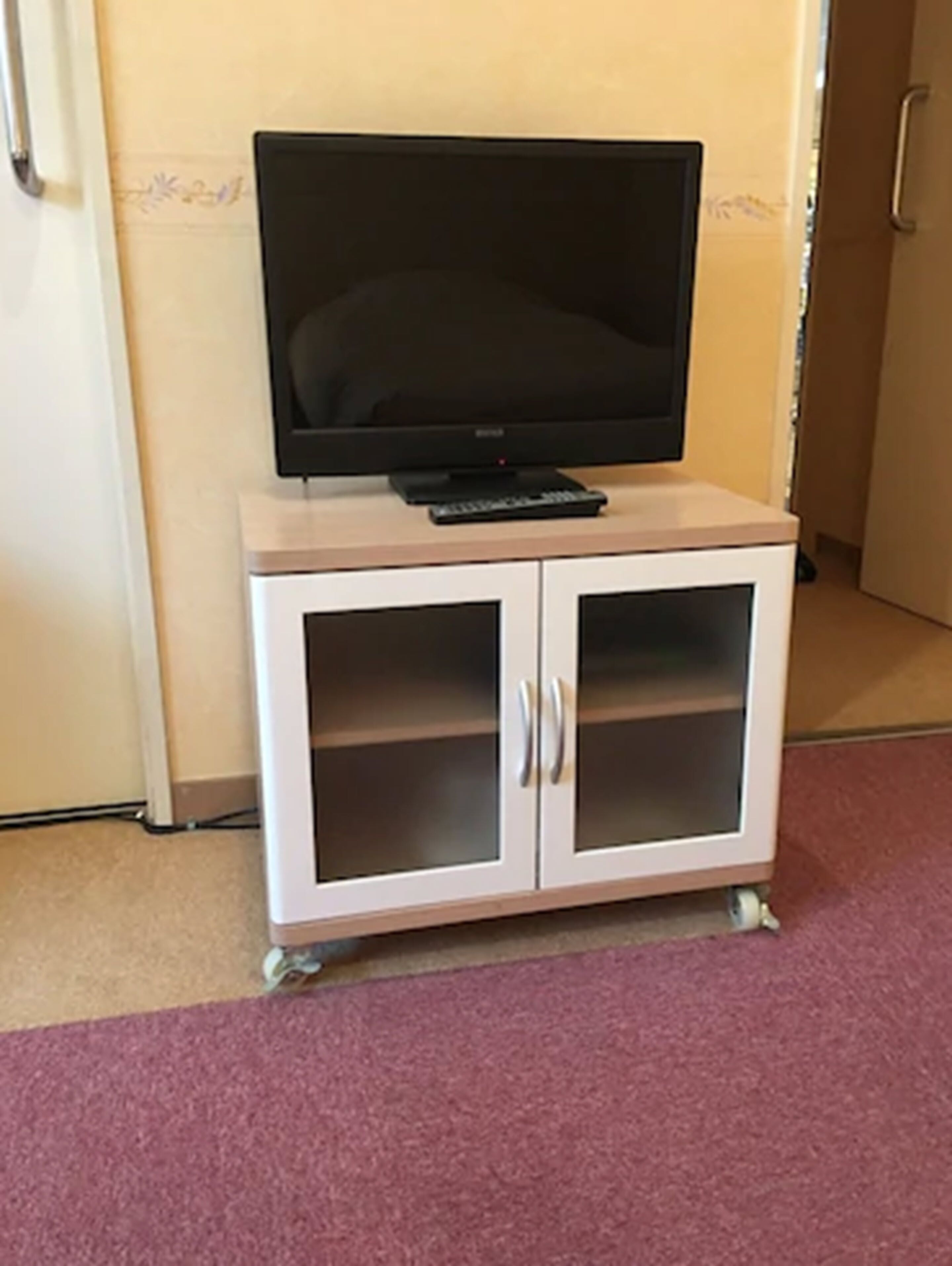 twin room, smoking | 1 bedroom, desk, free wifi