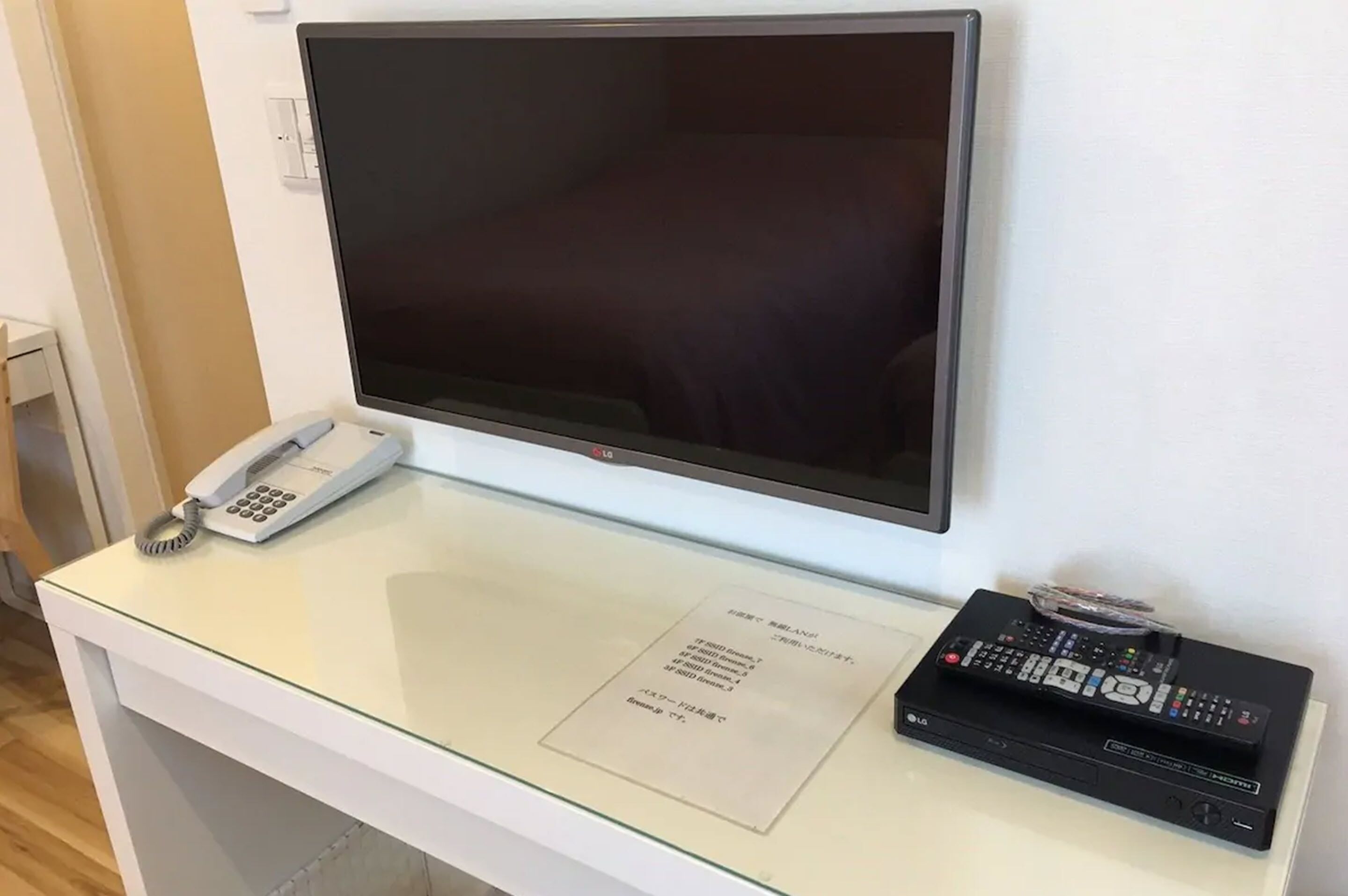 women only, twin room non smoking | room amenity