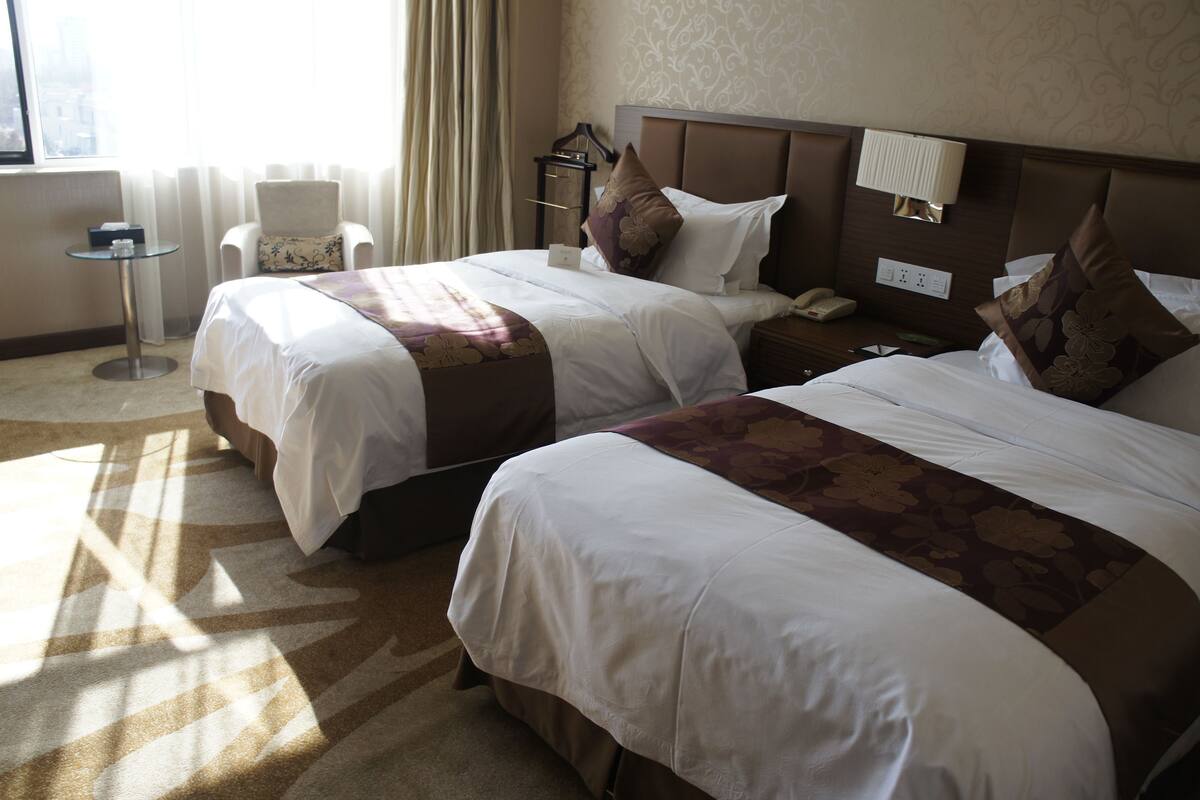 Standard Double or Twin Room in YingBin Building | In-room safe, desk, blackout curtains, iron/ironing board