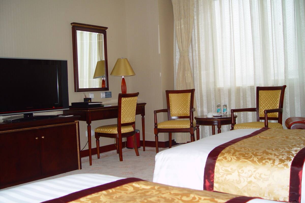 Standard Room in YingBin Building | In-room safe, desk, blackout curtains, iron/ironing board