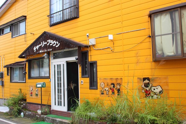 Front of property - Lodge Charlie Brown (Yuzawa)