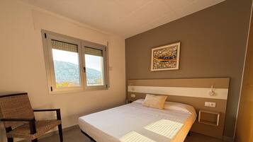 2 slaapkamers, een strijkplank/strijkijzer, gratis wifi, beddengoed