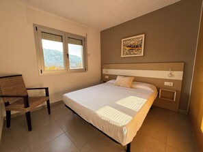 2 habitaciones, tabla de planchar con plancha y wifi gratis 