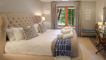 2 bedrooms, desk, iron/ironing board, travel cot