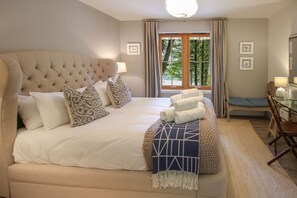 2 bedrooms, desk, iron/ironing board, travel cot