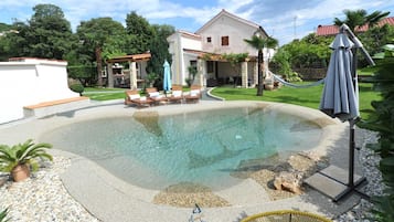 Piscine extérieure