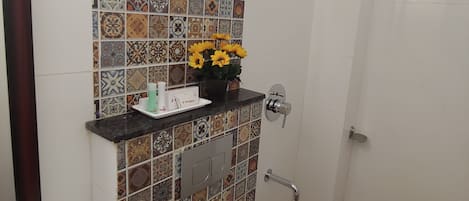 Deluxe Double Room, 1 Double Bed, Smoking | Bathroom sink