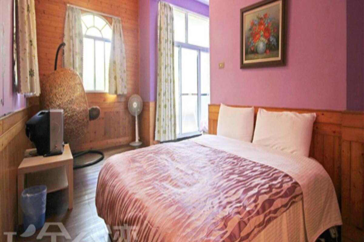 Blackout curtains, free WiFi, bed sheets