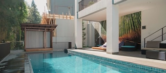 Narwastu hill 6BR villa with pool and movie room