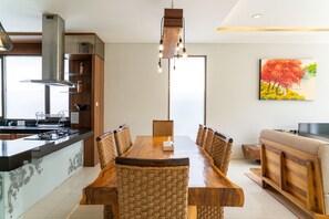 Dining room - Narwastu hill 6BR villa with pool and movie room (Cimenyan)