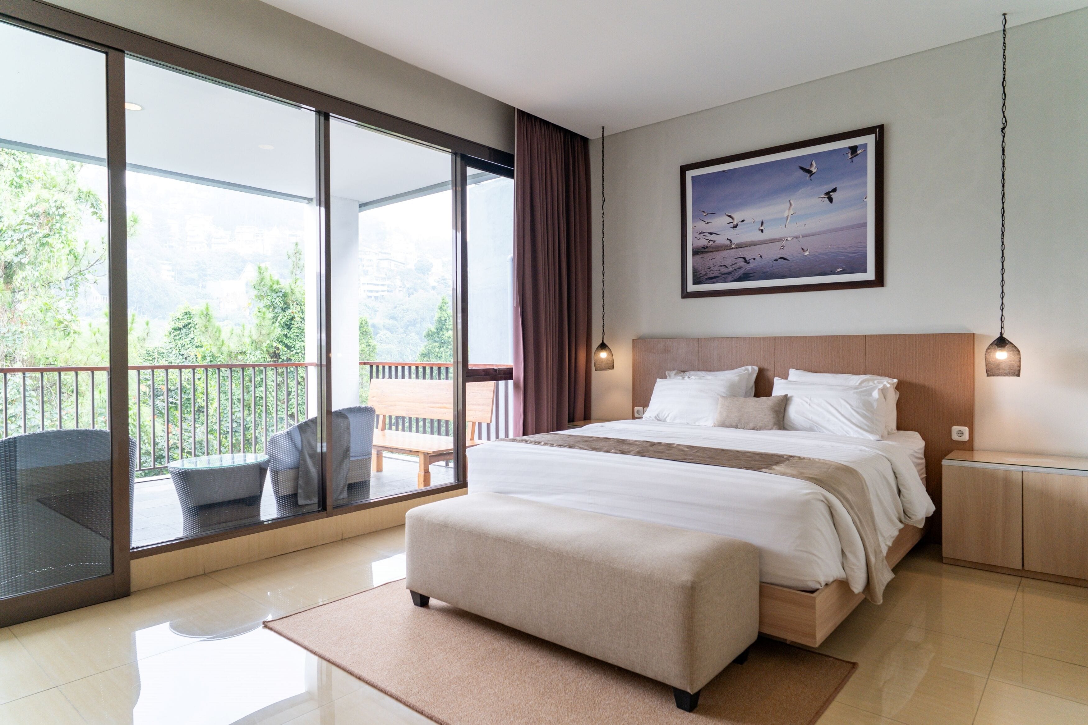 6 bedrooms, desk, iron/ironing board, rollaway beds