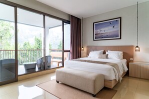 6 bilik tidur, meja, seterika/papan seterika 