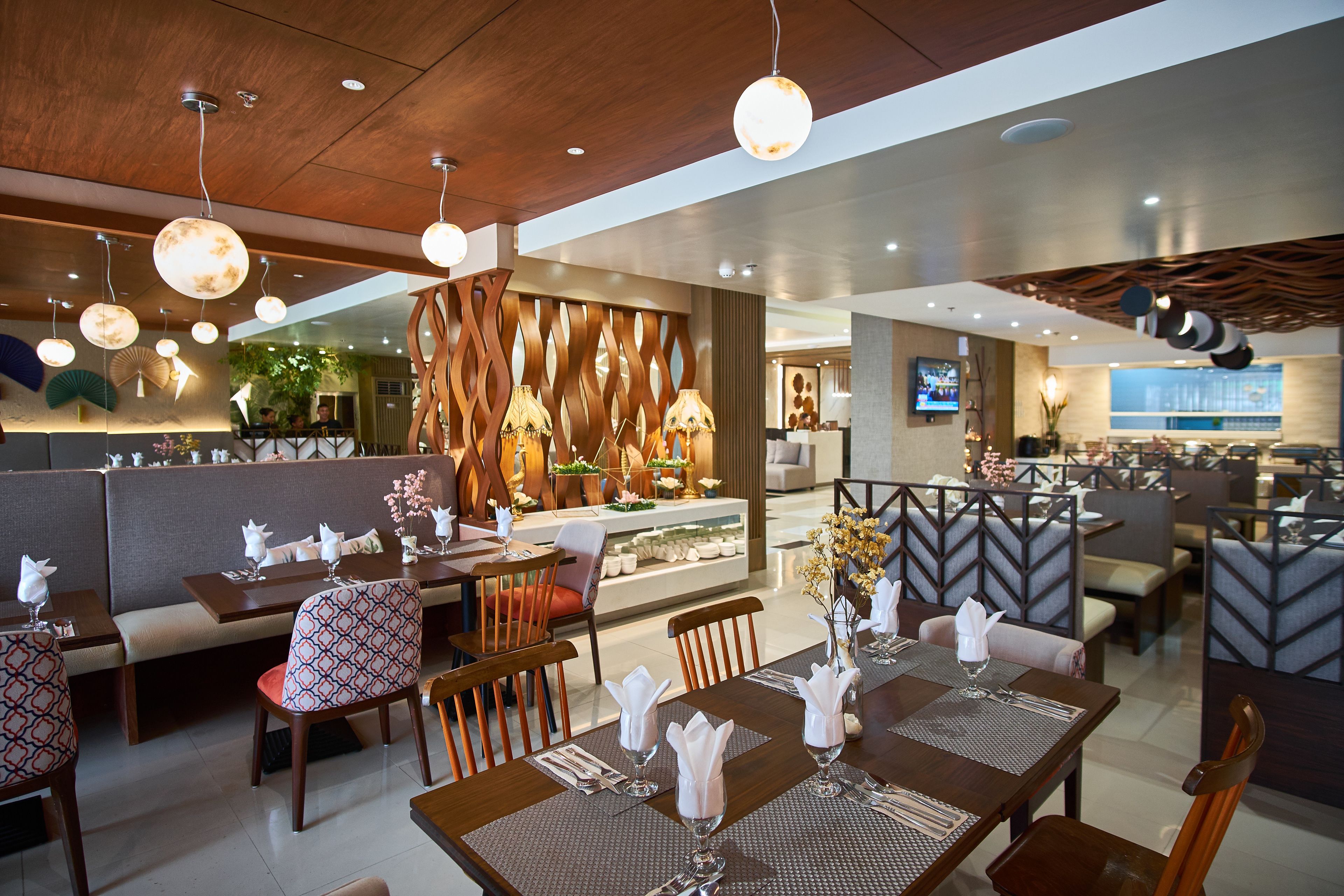 breakfast, lunch, dinner served; local and international cuisine