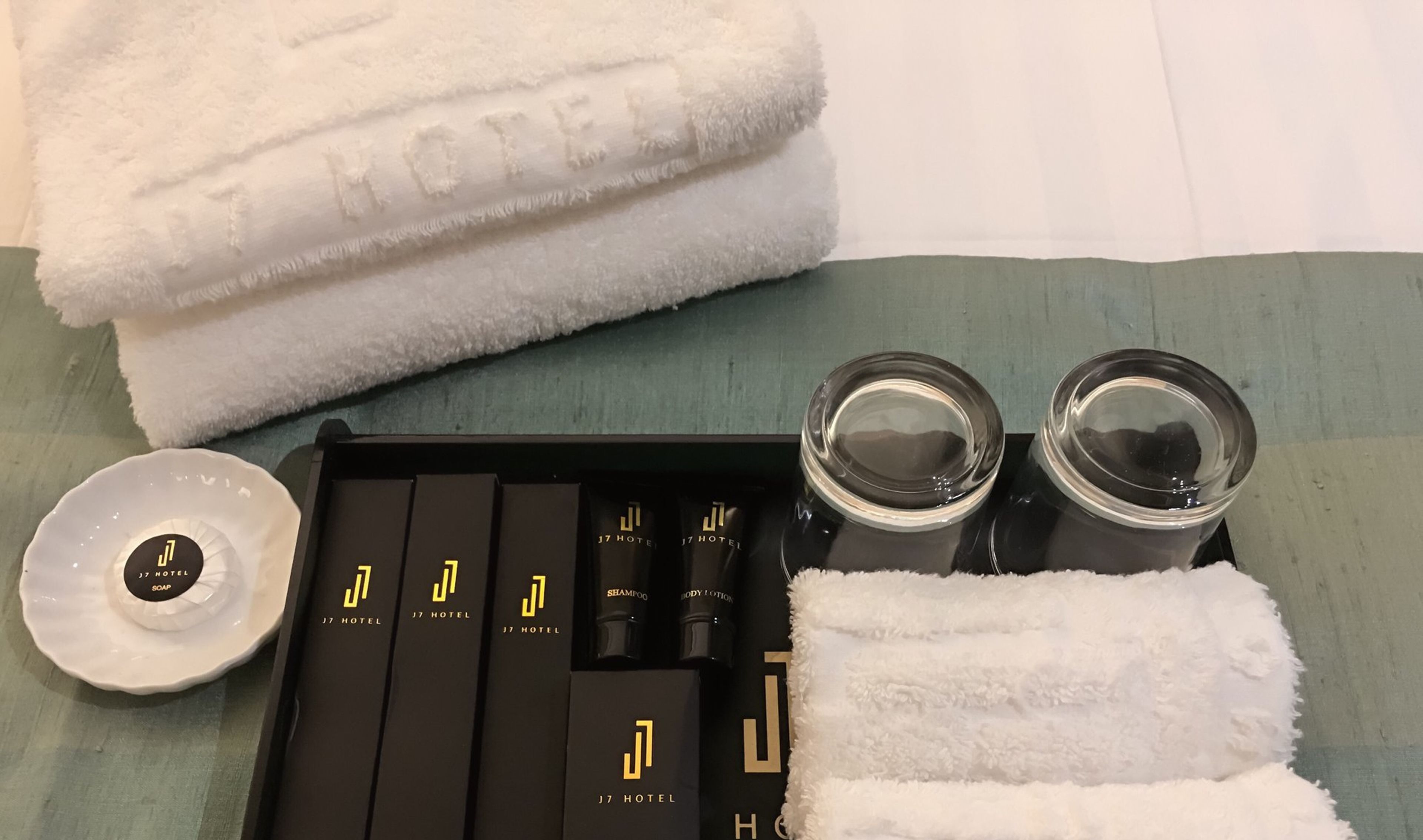 suite | bathroom amenities | shower, free toiletries, slippers, towels