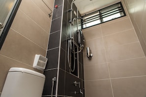 Basic House, Multiple Beds, Non Smoking | Bathroom | Shower, free toiletries, hair dryer, bidet