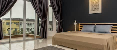 4 bedrooms, premium bedding, memory-foam beds, in-room safe