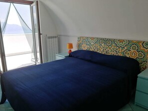 4 makuuhuonetta, silitysrauta/-lauta, vauvan matkasänky, Wi-Fi