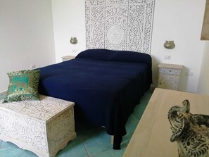 4 bedrooms, iron/ironing board, travel cot, WiFi