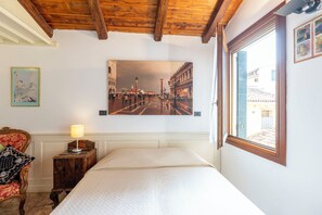 1 chambre, bureau, chambres insonorisées, fer et planche à repasser