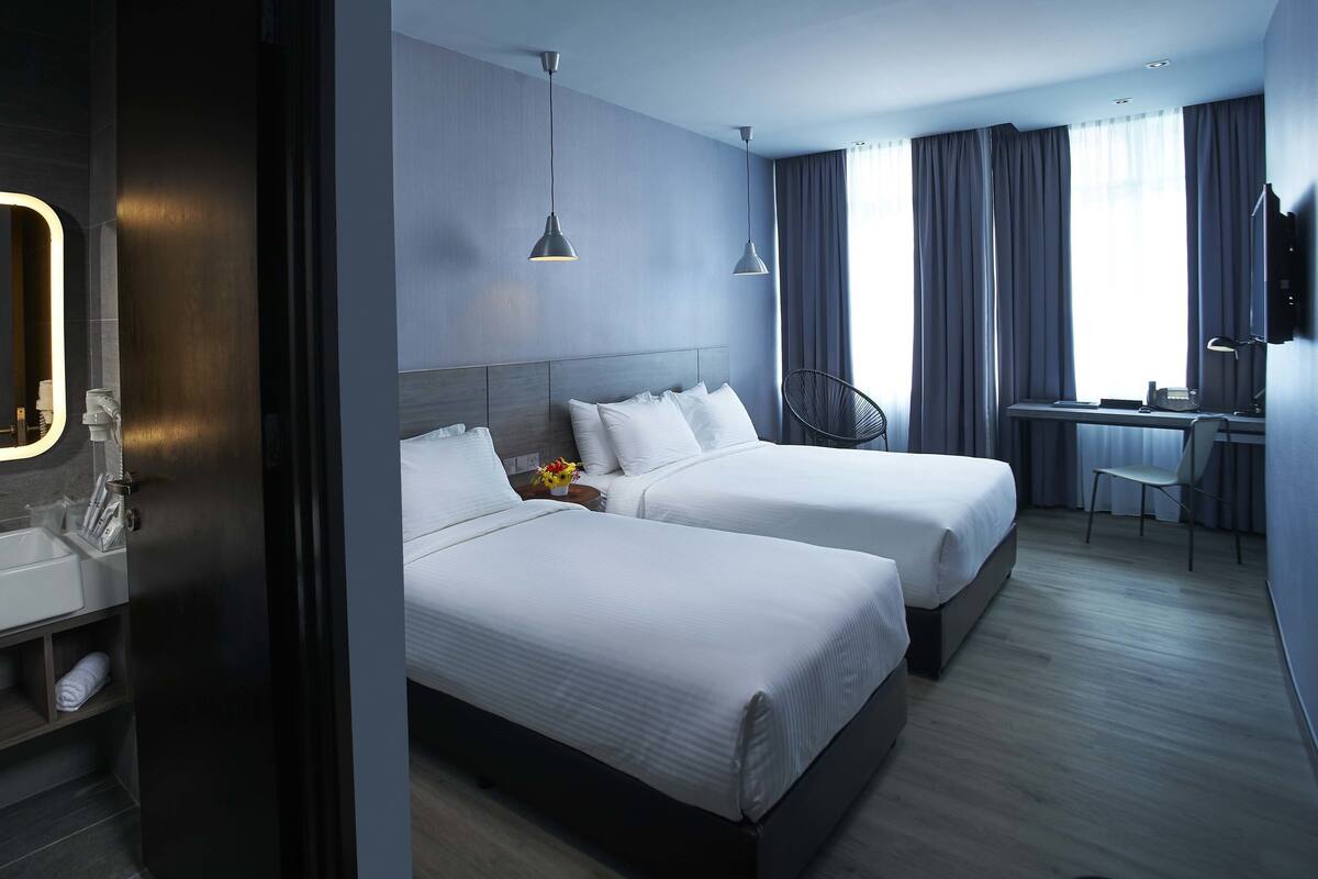 Deluxe Triple Room | In-room safe, desk, iron/ironing board (on request), WiFi (free)