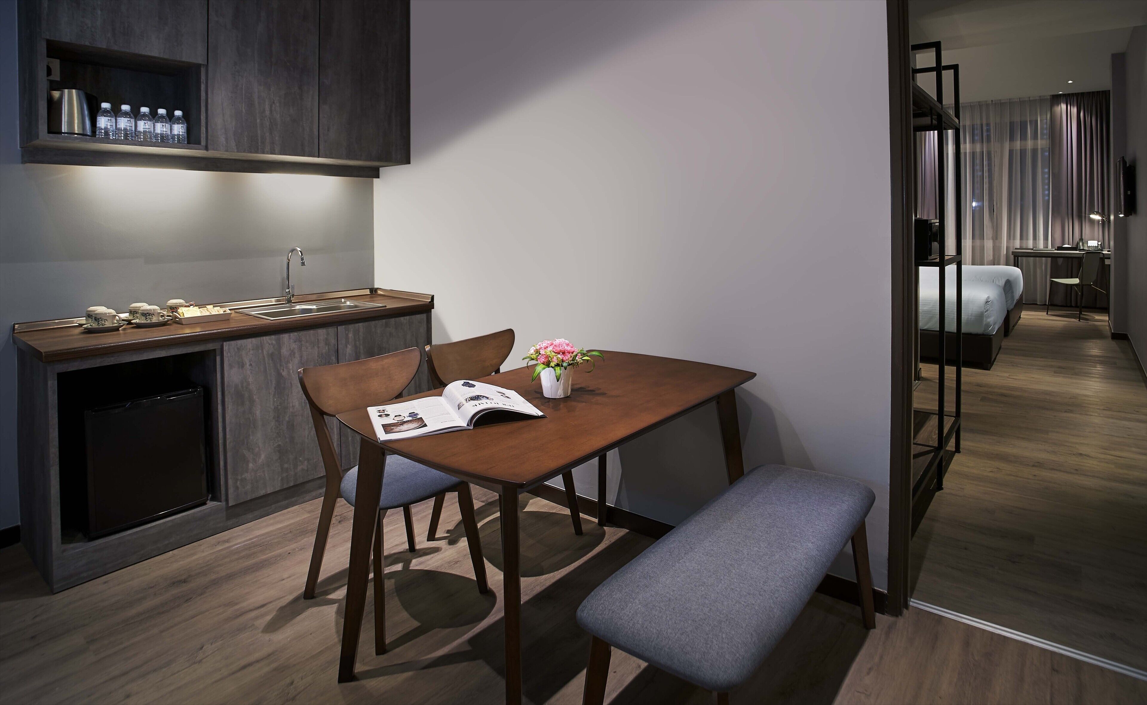 suite, 2 bedrooms (the quarters) | in-room dining