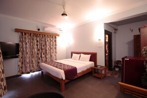Premium bedding, iron/ironing board (on request) - Raposo Holiday Resort (Vagator)