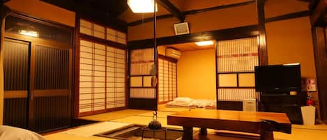 Blackout drapes, rollaway beds, free WiFi, bed sheets