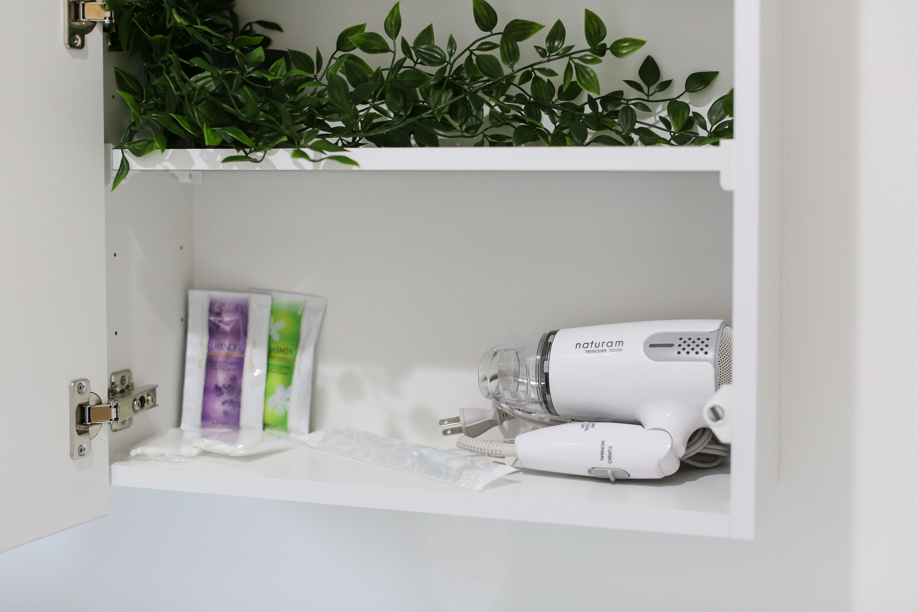 basic apartment | down duvets, iron/ironing board, free wifi