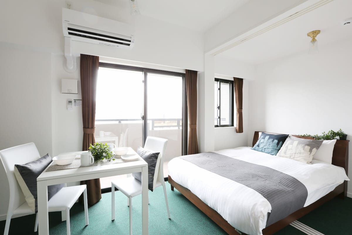 basic apartment | down duvets, iron/ironing board, free wifi