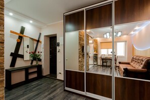 1 間睡房、高級寢具、獨特裝修、書桌