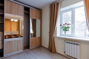 1 Schlafzimmer, hochwertige Bettwaren, individuell eingerichtet