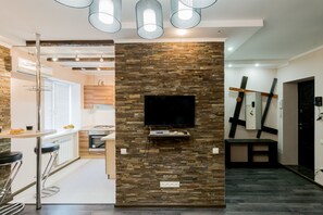 1 間睡房、高級寢具、獨特裝修、書桌