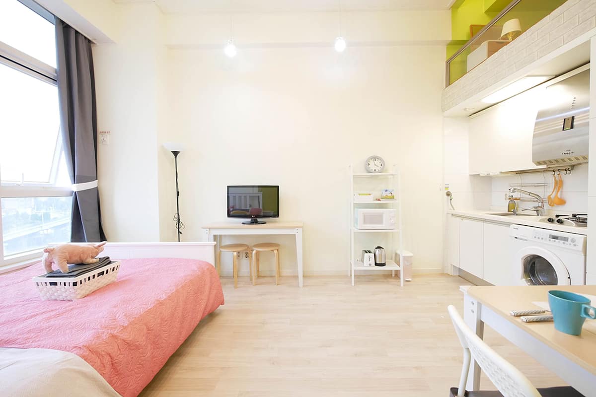 Apartemen (3) | Tirai kedap cahaya, setrika/meja setrika, dan Wi-Fi gratis