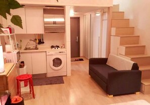 Appartement (4) | Rideaux d’obscurcissement, fer et planche à repasser