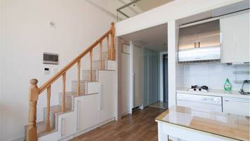 Apartment (6) | Private kitchenette | Fridge, microwave, electric kettle, cookware/dishes/utensils