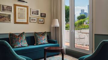 Maxwell Salon Club Suite King