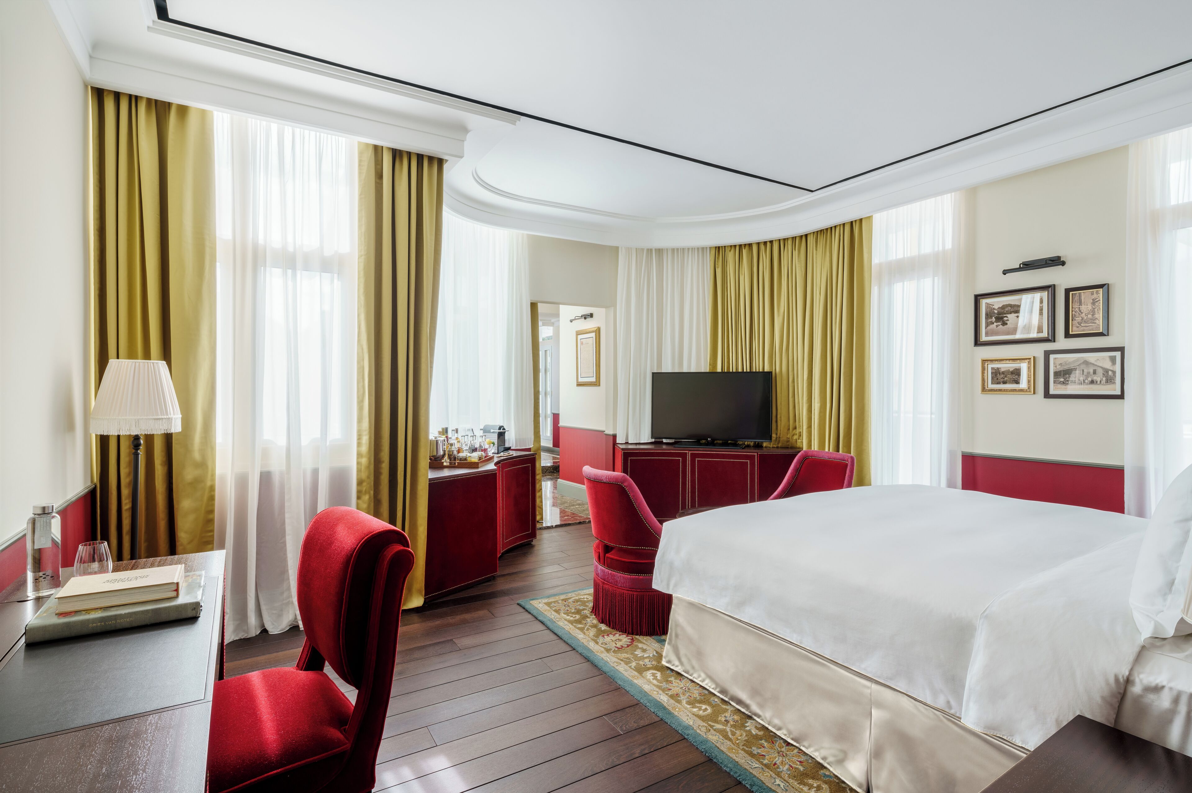 Maxwell Salon Club Suite King | 1 ห้องนอน, ผ้าปูที่นอนฝ้ายอียิปต์, เครื่องนอนระดับพรีเมียม, ผ้านวมขนเป็ด