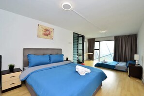 1 bedroom, desk, iron/ironing board, free WiFi - Empire D1713 by SYNC (Petaling Jaya)