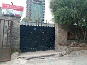 Exterior - Lucy Guest House B&B (Addis Ababa)