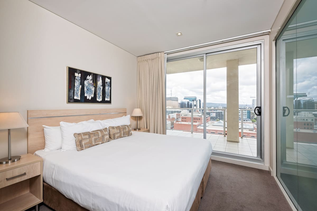 Business Apartment, 2 Queen Beds, Accessible | 2 bedrooms, in-room safe, individually decorated, individually furnished