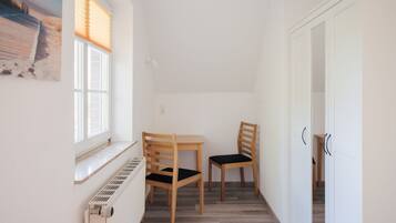 Apartment (5) | Verdunkelungsvorhänge, Bügeleisen/Bügelbrett
