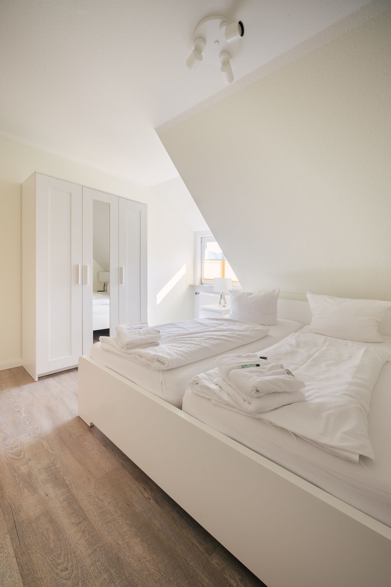 Căn hộ (2) | Màn/rèm cản sáng, bàn ủi/dụng cụ ủi quần áo 