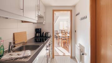 Apartment (4) | Eigene Küche | Großer Kühlschrank, Mikrowelle, Ofen, Herdplatte