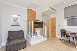 经典公寓, 1 张双人床和 1 张沙发床, 无烟房 | 办公桌、熨斗/熨板、折叠床/加床（额外收费）、免费 WiFi