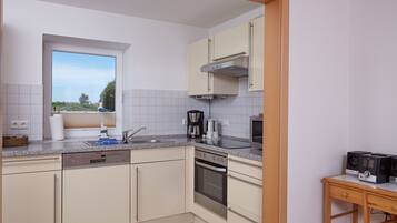 House (B) | Blackout curtains, iron/ironing board, free cots/infant beds, free WiFi