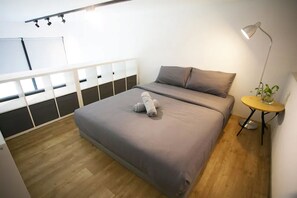 Studio | Desk, iron/ironing board, bed sheets - The Establishment Bangsar by SYNC (Kuala Lumpur)