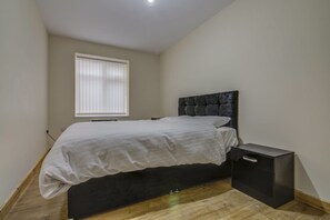 2 عدّة غرف نوم ومكواة/لوح كي وواي فاي مجانًا