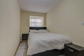 2 kamar tidur, setrika/meja setrika, dan Wi-Fi gratis